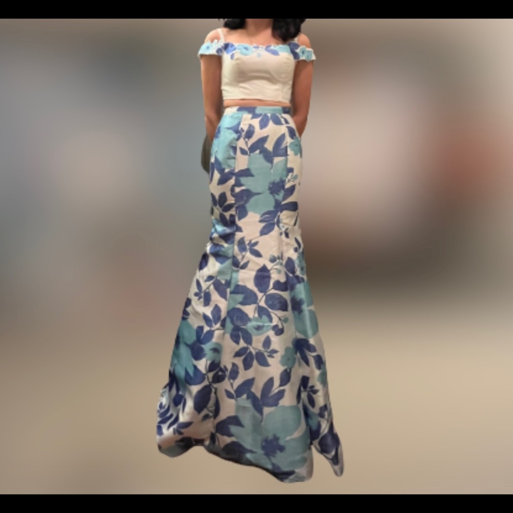 Blue/White mermaid style dress